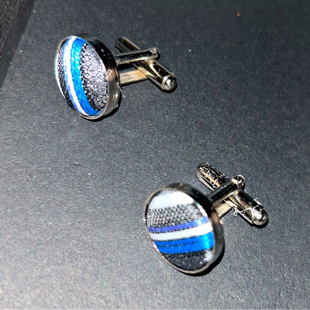 💥𝐕𝐢𝐧𝐭𝐚𝐠𝐞💥 Silver 💥 𝐂𝐮𝐟𝐟𝐥𝐢𝐧𝐤𝐬 💥 w/ Blue Stitching 💥